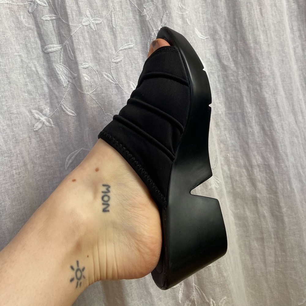 Sold✨ Vintage black platform sandals